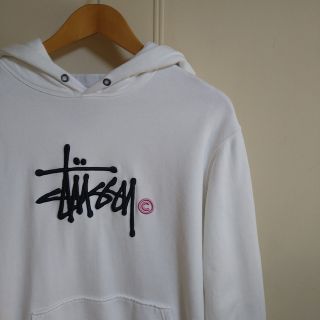 ステューシー(STUSSY)のstussyステューシーパーカー(パーカー)