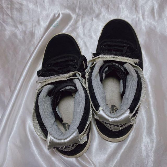NIKE エアバンダル　黒銀　27.5cm 305607-001 メンズの靴/シューズ(スニーカー)の商品写真