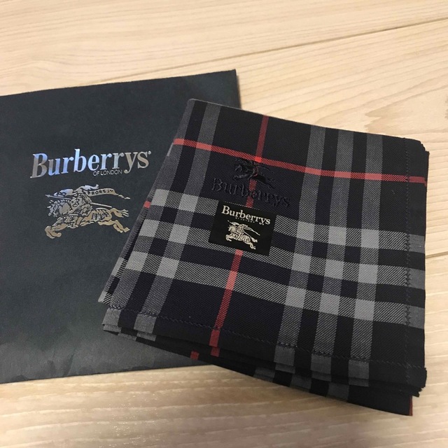 BURBERRY(バーバリー)のバーバリー　大判　ハンカチ　紳士用　新品 メンズのファッション小物(ハンカチ/ポケットチーフ)の商品写真