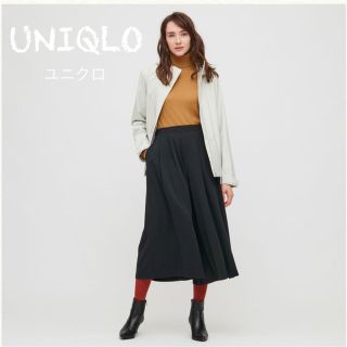 ユニクロ(UNIQLO)のsale!新品タグ付☆UNIQLO☆ライトポンチクロップドフレアパンツ深緑(クロップドパンツ)