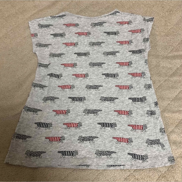 UNIQLO(ユニクロ)のリサラーソン UNIQLO Tシャツ 120 キッズ/ベビー/マタニティのキッズ服女の子用(90cm~)(Tシャツ/カットソー)の商品写真