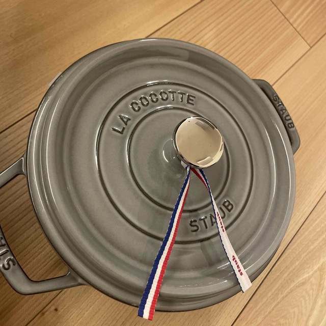 STAUB(ストウブ)のSTAUB ストウブ　鍋　無水鍋　無水調理　22cm ココット インテリア/住まい/日用品のキッチン/食器(鍋/フライパン)の商品写真