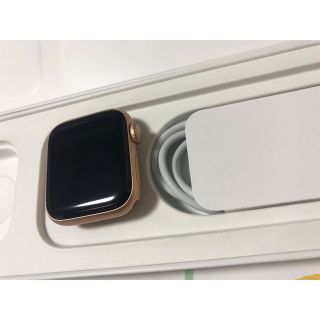 アップルウォッチ(Apple Watch)のAPPLE WATCH SE GPSモデル GOAL MKQ03J/A(その他)