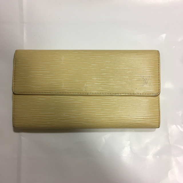 LOUIS VUITTON(ルイヴィトン)の正規　LOUIS VUITTON  エピ　長財布　ヴァニラ レディースのファッション小物(財布)の商品写真