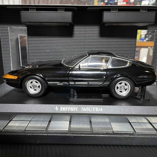 ジャパン公式通販 絶版未展示品 京商 1/18 フェラーリ 365GTB/4