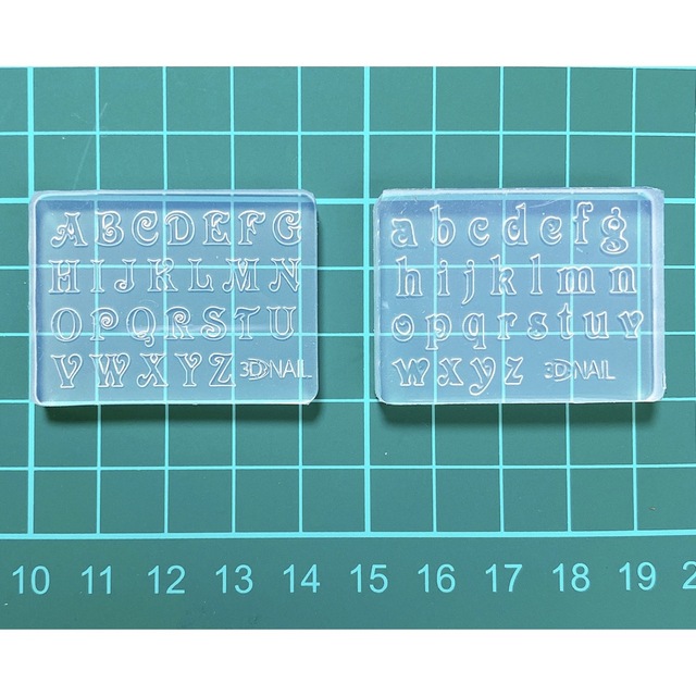 シリコンモールド　ミニアルファベット　英語　筆記体　ネイル　レジン　パーツ　2点 ハンドメイドの素材/材料(各種パーツ)の商品写真