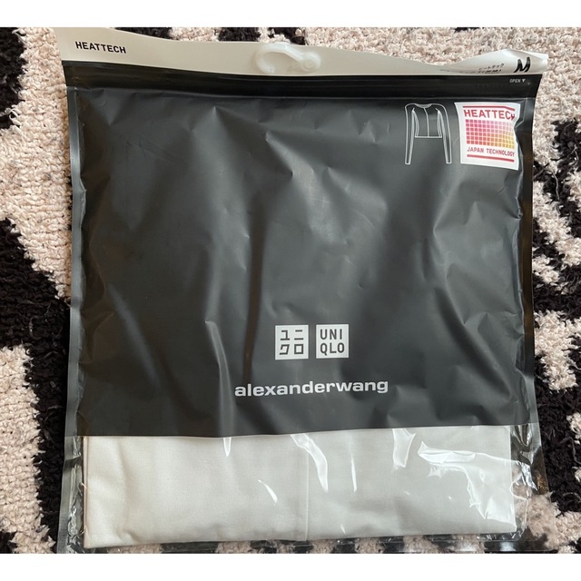 Alexander Wang(アレキサンダーワン)のユニクロ UNIQLO アレキサンダーワン リブクルーネック ヒートテック M レディースの下着/アンダーウェア(アンダーシャツ/防寒インナー)の商品写真