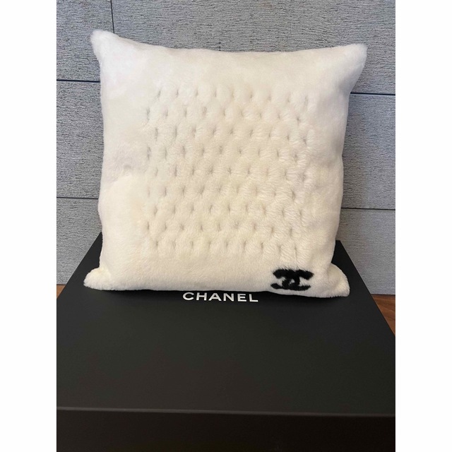 CHANEL(シャネル)の【新品未使用】レアCHANELクッション インテリア/住まい/日用品のインテリア小物(クッション)の商品写真