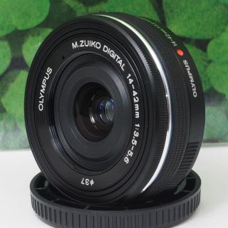 オリンパス(OLYMPUS)の【美品】オリンパスM.ZUIKO12-42mm❤️パンケーキズームレンズ❤️(レンズ(ズーム))