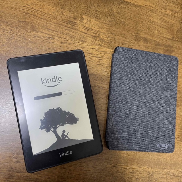 Kindle Paperwhite【ケース付き】wifi 8GBブラック広告つき スマホ/家電/カメラのPC/タブレット(電子ブックリーダー)の商品写真