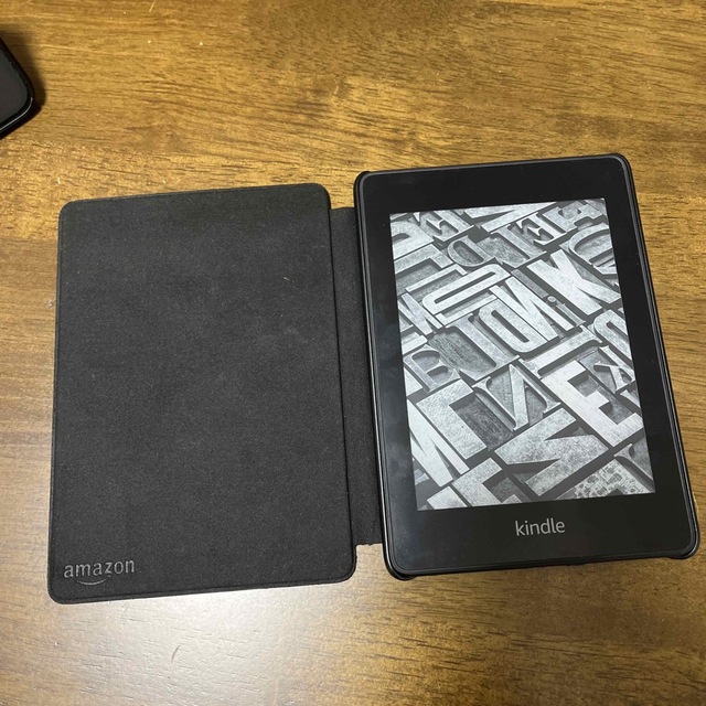 Kindle Paperwhite【ケース付き】wifi 8GBブラック広告つき スマホ/家電/カメラのPC/タブレット(電子ブックリーダー)の商品写真