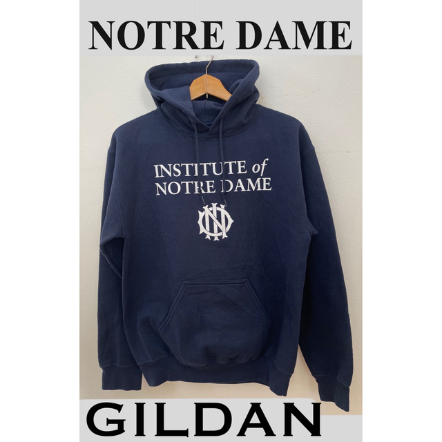 GILDAN(ギルタン)のGILDANギルダン　NOTRE DAME カレッジロゴ　プルオーバーパーカー メンズのトップス(パーカー)の商品写真