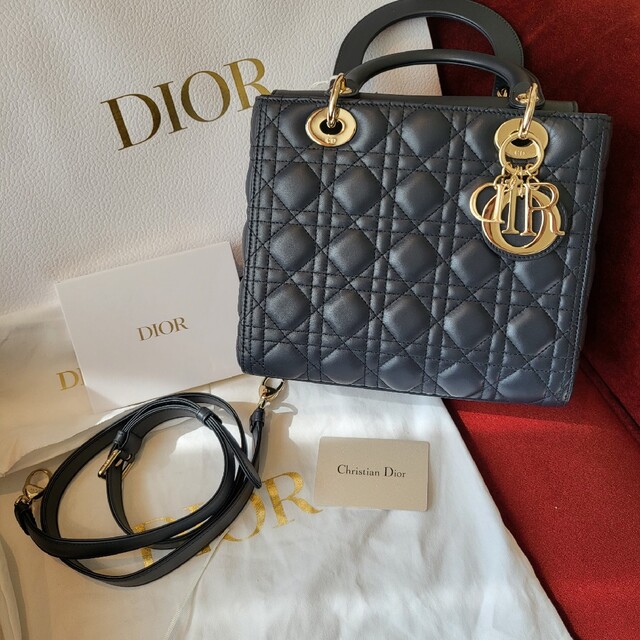 Christian Dior(クリスチャンディオール)のLADY DIOR ミディアムバッグ ラムスキン レディースのバッグ(ショルダーバッグ)の商品写真