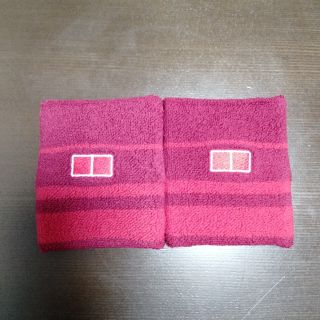 ユニクロ(UNIQLO)のユニクロ　リストバンド（RED）(トレーニング用品)