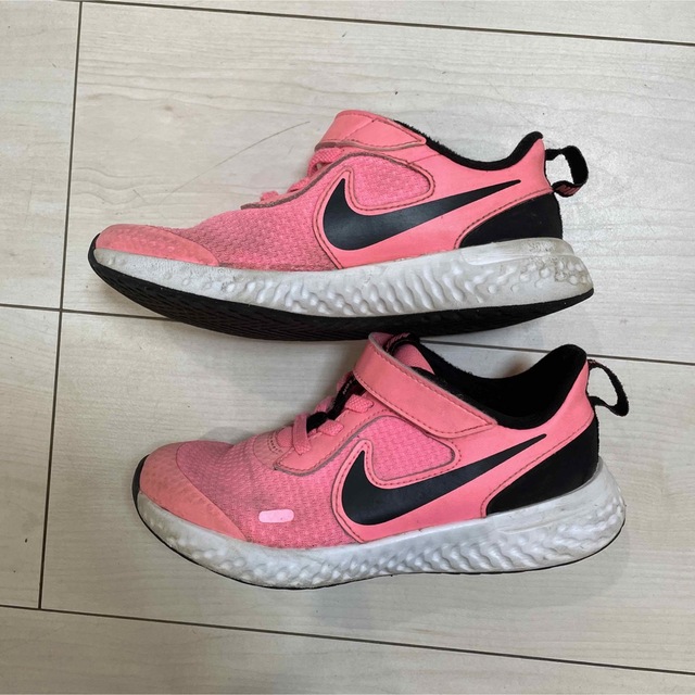 NIKE(ナイキ)のスニーカー　NIKE 18センチ キッズ/ベビー/マタニティのキッズ靴/シューズ(15cm~)(スニーカー)の商品写真