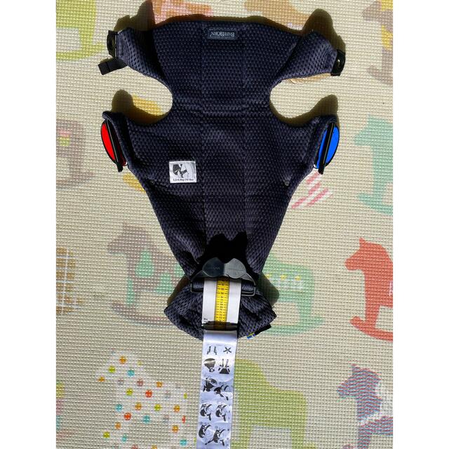 BABYBJORN(ベビービョルン)のベビービョルン　ミニ　エアー　メッシュ　抱っこ紐 キッズ/ベビー/マタニティの外出/移動用品(抱っこひも/おんぶひも)の商品写真