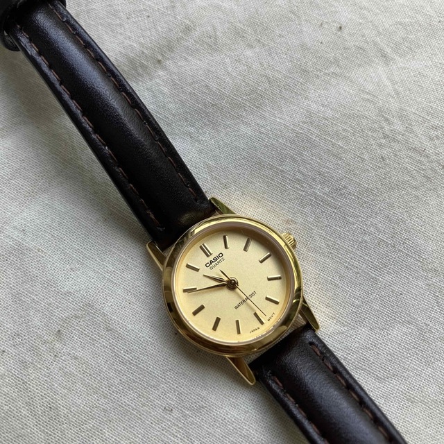 CASIO(カシオ)のアナログCASIO//チープカシオ　ブラウン革ベルト レディースのファッション小物(腕時計)の商品写真