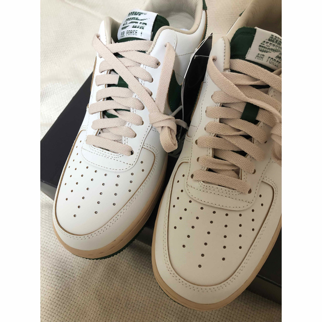 NIKE(ナイキ)のnike wmns air force 1  green and muslin メンズの靴/シューズ(スニーカー)の商品写真