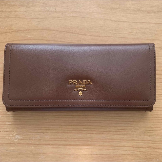 PRADA(プラダ)のPRADAプラダ☆長財布ウォレット☆新品ブラウンソフトレザー レディースのファッション小物(財布)の商品写真