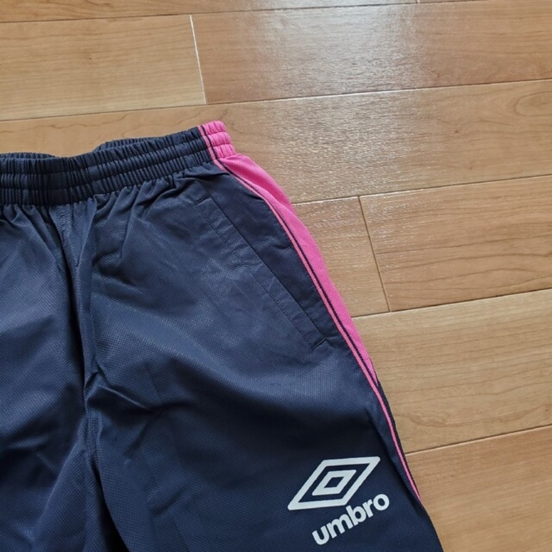 UMBRO(アンブロ)の【新品】アンブロ　ウィンドブレーカー　ロングパンツ　ジャージ　ドライウェア スポーツ/アウトドアのトレーニング/エクササイズ(トレーニング用品)の商品写真