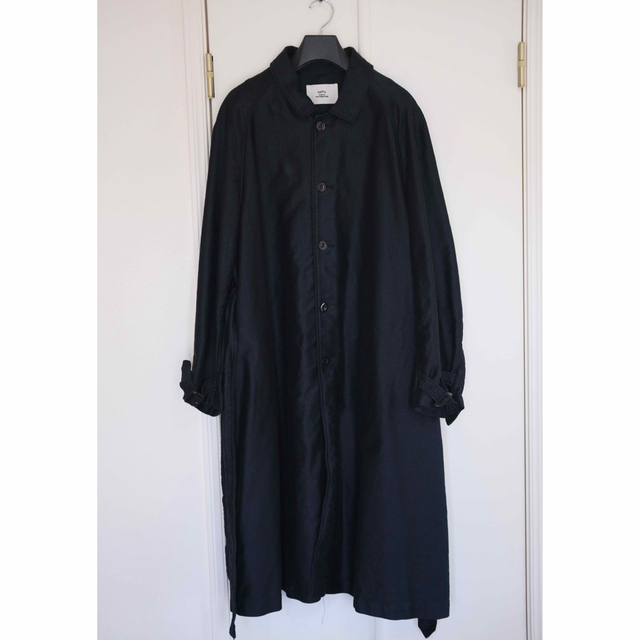 COMOLI(コモリ)のOUTIL （ウティ）MANTEAU UZES （BLACK） サイズ2 メンズのジャケット/アウター(ステンカラーコート)の商品写真