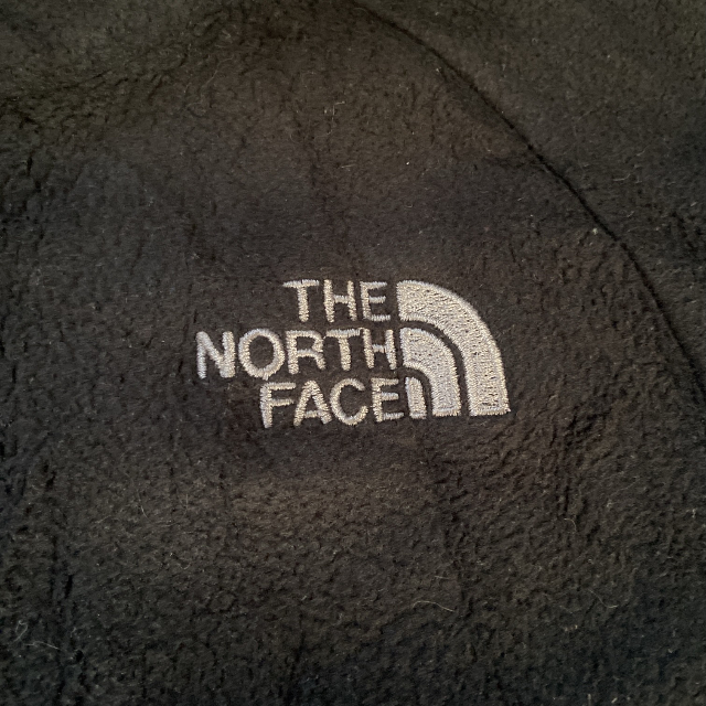 THE NORTH FACE(ザノースフェイス)のTHE NORTH FACE フリースジャケット 刺繍入 ブラック レディースS レディースのトップス(その他)の商品写真