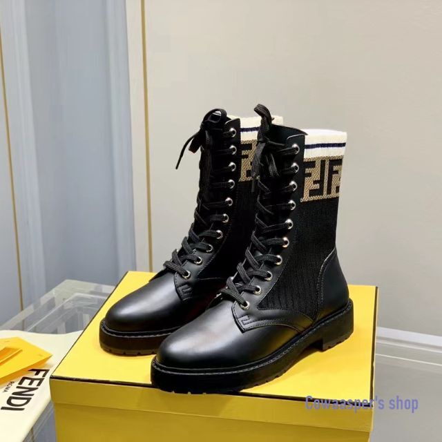 最初の FENDI ロココ ブラックレザー ストレッチファブリック バイカー