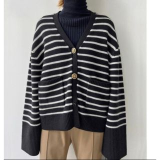 アパルトモンドゥーズィエムクラス(L'Appartement DEUXIEME CLASSE)のL'Appartement GOLD BUTTON V/N CARDIGAN(カーディガン)