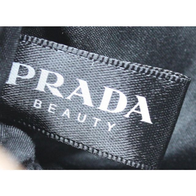 PRADA(プラダ)のprdp12 希少！新品未使用本物 PRADA プラダ　ノベルティポーチ レディースのファッション小物(ポーチ)の商品写真