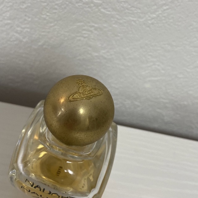 Vivienne Westwood(ヴィヴィアンウエストウッド)のVivienneWestwood NAUGHTY ALICE 50ml 香水 コスメ/美容の香水(香水(女性用))の商品写真