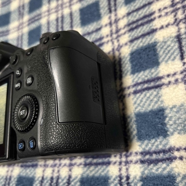 Canon(キヤノン)のCANON EOS R6  スマホ/家電/カメラのカメラ(ミラーレス一眼)の商品写真
