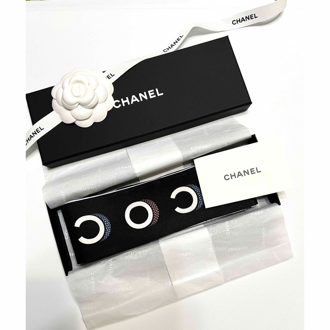 CHANEL(シャネル)の新品　CHANEL シャネル　ヘアバンド　スカーフ　黒 レディースのヘアアクセサリー(ヘアバンド)の商品写真