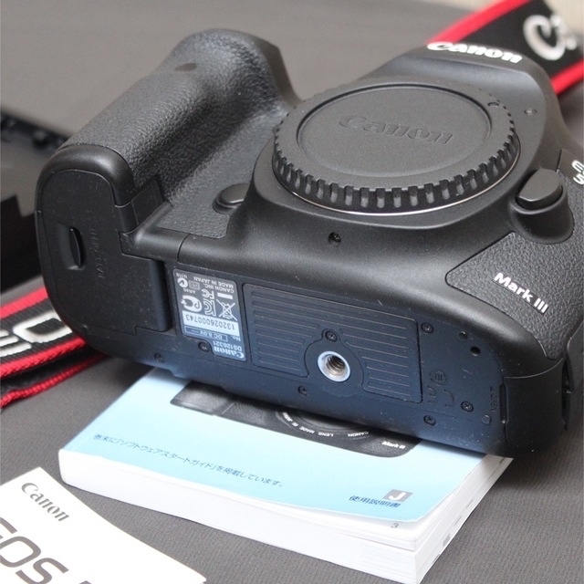Canon(キヤノン)のCanon 5D Mark Ⅲ ・美品・ショット数17300弱 スマホ/家電/カメラのカメラ(デジタル一眼)の商品写真
