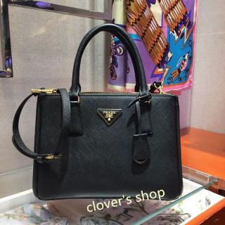 プラダ ショルダーバッグ(レディース)(ゴールド/金色系)の通販 700点