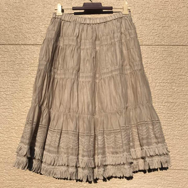 TO BE CHIC(トゥービーシック)の新品 TO BE CHIC スカート 40 グレー レディースのスカート(ひざ丈スカート)の商品写真