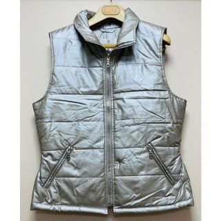 シャンパンゴールドの袖なし レディースダウン   シルク100%  未使用(ダウンベスト)