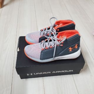 アンダーアーマー(UNDER ARMOUR)のカーズ様　新品☆バッシュ(バスケットボール)