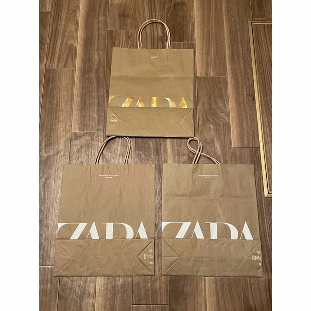 ZARA(ザラ)のZARA ザラ　紙袋 中3枚　限定金色ロゴあり 他同時購入割引します。 レディースのバッグ(ショップ袋)の商品写真