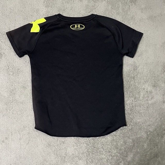 UNDER ARMOUR(アンダーアーマー)のアンダーアーマー　Tシャツ　130 キッズ/ベビー/マタニティのキッズ服男の子用(90cm~)(Tシャツ/カットソー)の商品写真
