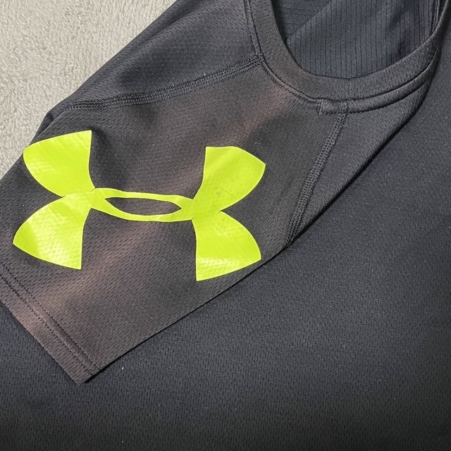 UNDER ARMOUR(アンダーアーマー)のアンダーアーマー　Tシャツ　130 キッズ/ベビー/マタニティのキッズ服男の子用(90cm~)(Tシャツ/カットソー)の商品写真