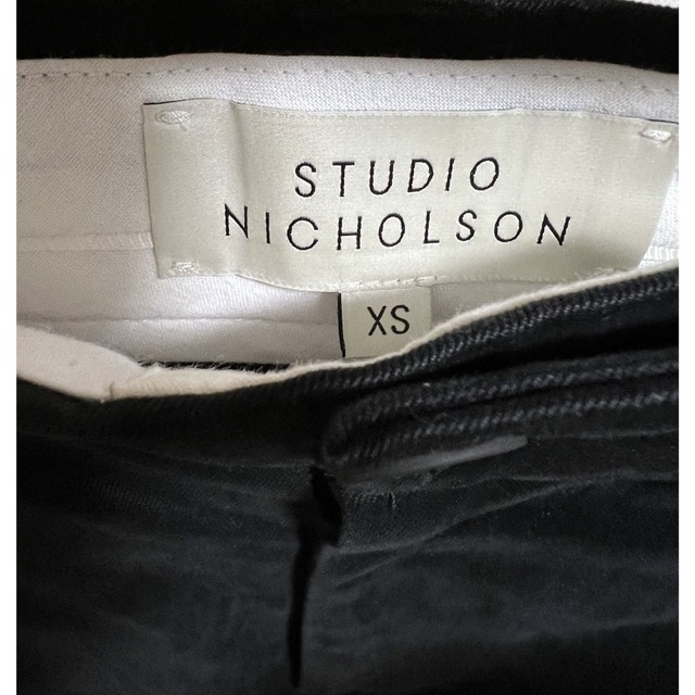 STUDIO NICHOLSON(スタジオニコルソン)のstudio nicholson SORTE BLACK メンズのパンツ(チノパン)の商品写真