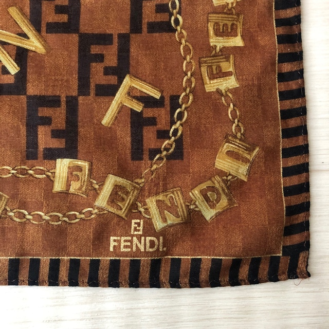 FENDI - 【美品】フェンディ FENDI 大判ハンカチーフ ミニスカーフの