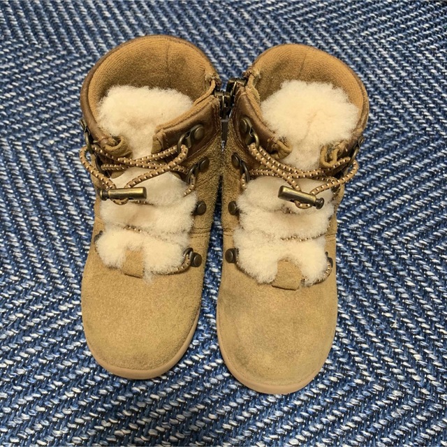 UGG(アグ)のugg アグ　子供靴　キッズブーツ　ブーツ キッズ/ベビー/マタニティのキッズ靴/シューズ(15cm~)(ブーツ)の商品写真