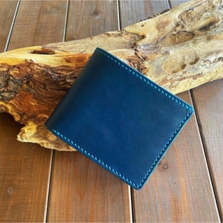 イタリアンレザーを使った青色と無地の二つ折り財布 本革 手縫い 送料無料 名入れ(折り財布)