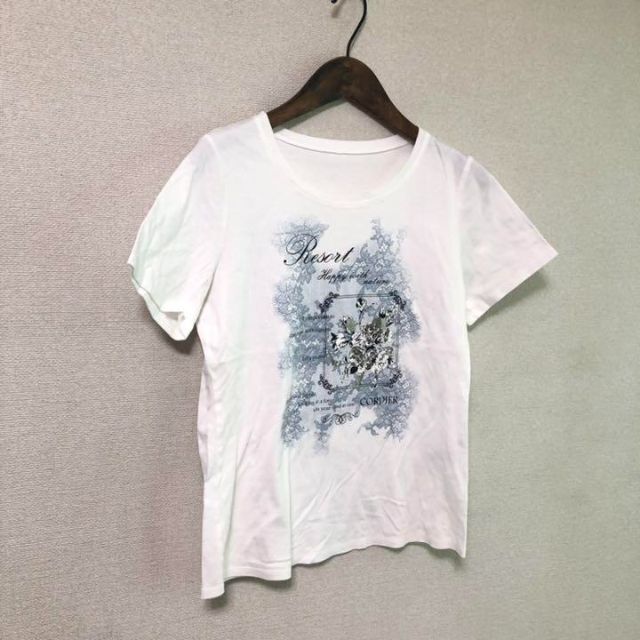 CORDIER(コルディア)の【しおちゃん様専用】美品 CORDIER 半袖　Tシャツ  デザイン柄　白　L レディースのトップス(Tシャツ(半袖/袖なし))の商品写真