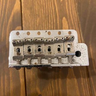 専門店では 未使用品 FENDER(フェンダー)のギター用ブリッジサドル