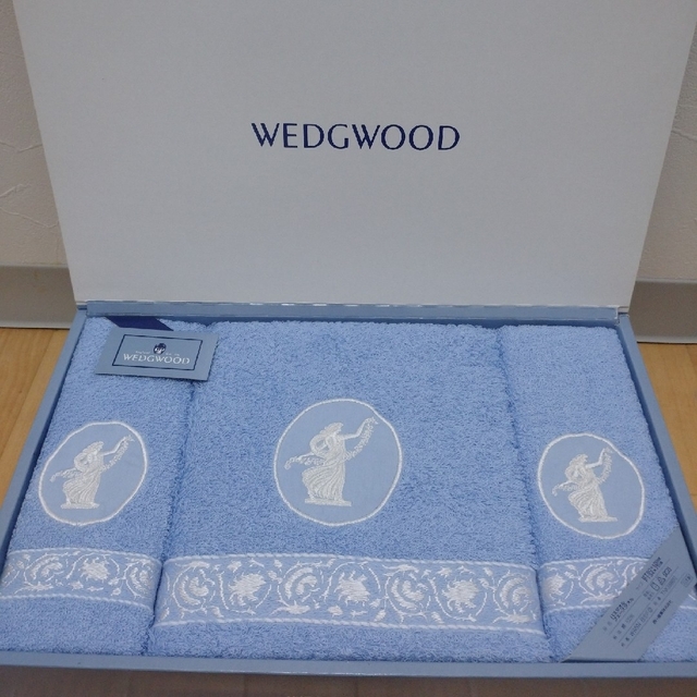 WEDGWOOD(ウェッジウッド)のブランドタオルセット  ウェッジウッドバスタオル&フェイスタオルセット  新品 インテリア/住まい/日用品の日用品/生活雑貨/旅行(タオル/バス用品)の商品写真