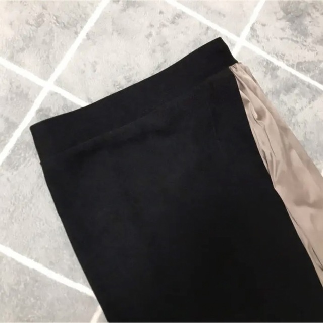ZARA(ザラ)の新品未使用 プリーツ 切り替え 膝丈スカート 黒 レディースのスカート(ひざ丈スカート)の商品写真