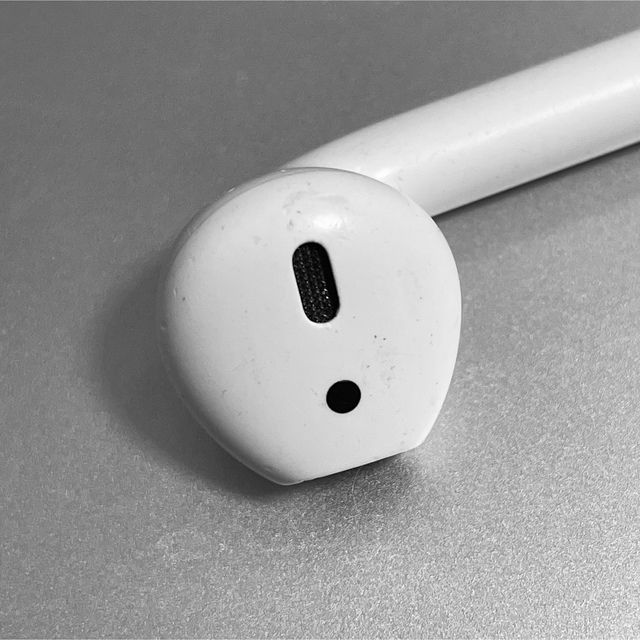 Apple(アップル)のApple AirPods 2世代　片耳 R 片方 右耳 290 スマホ/家電/カメラのオーディオ機器(ヘッドフォン/イヤフォン)の商品写真