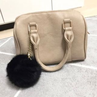 ザラ(ZARA)の新品未使用 ミニボストンバッグ モカ ファーチャーム付き(ショルダーバッグ)